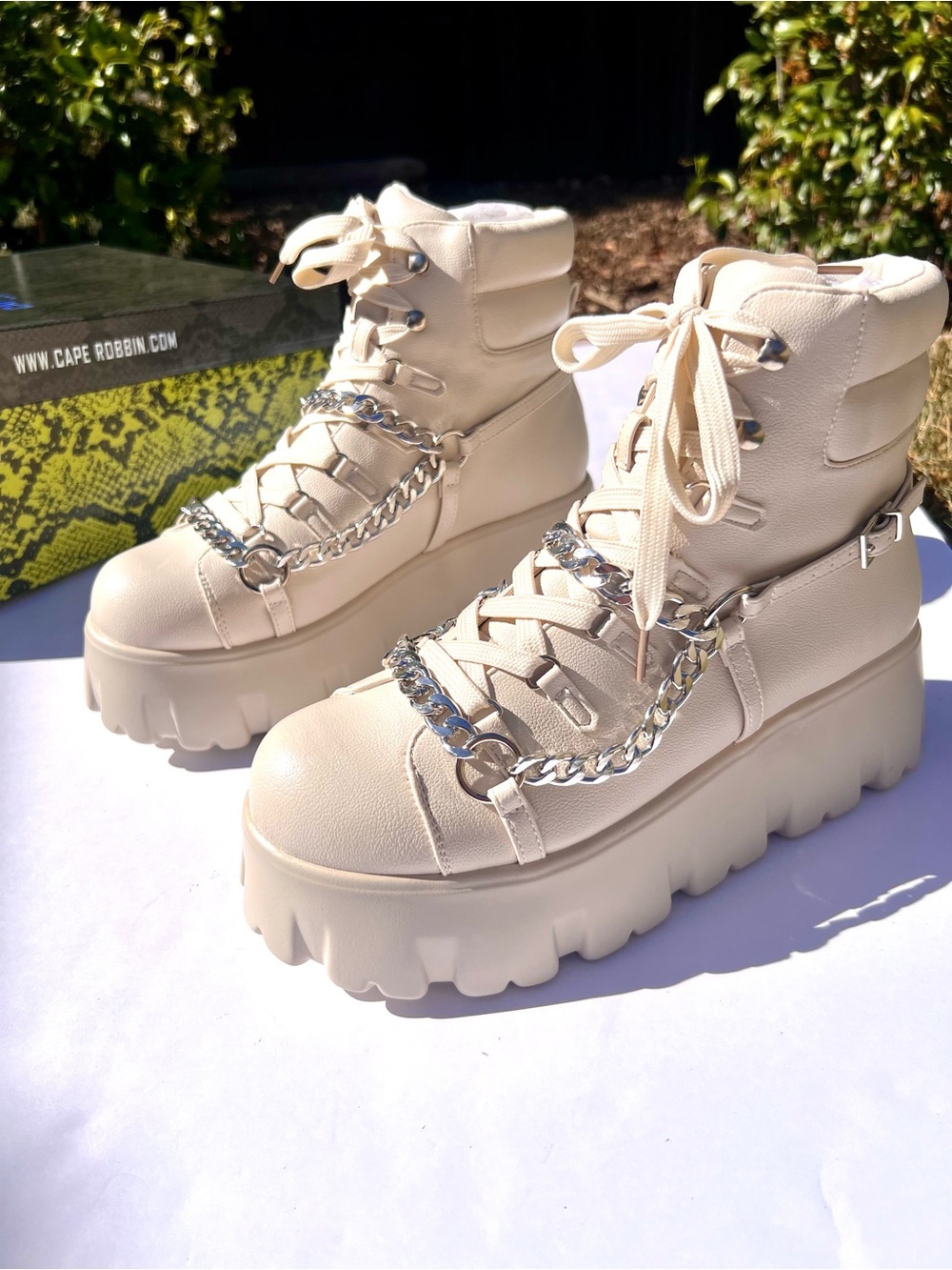 Chunky Platform Combat
Boots w/Silver Chains in Off White/Cream; Military Grunge - Picture 10 of 15